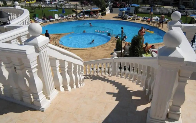 LAZUR 1-5 Apart Complex