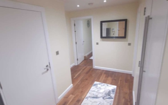 Ravishing Riverside 2-bed Rental in Canary Wharf