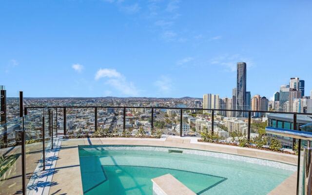FV Dream 2 BED Apt+ Pool+ Free Parking Qfv211-16
