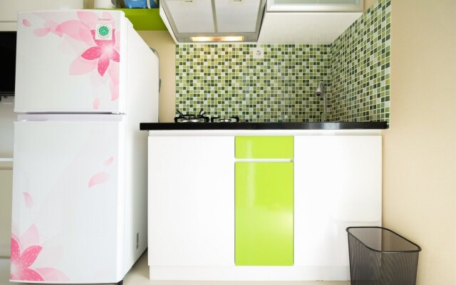 Modern and Minimalist Studio Bassura City Apartment