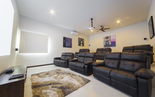 Villa Hin Fa 8 Bed Seaviews in Extensive Modern Grandeur