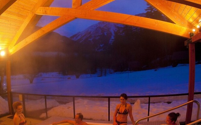 Tweedsmuir Park Lodge