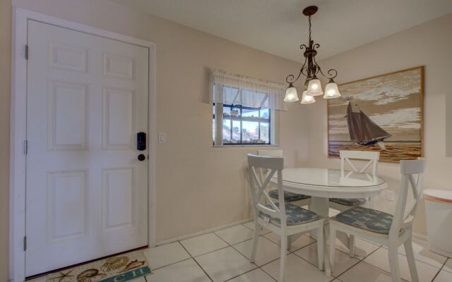 Beach Palms 6B by Anna Maria