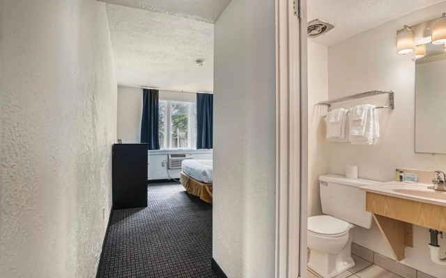 Travelodge by Wyndham Traverse City MI