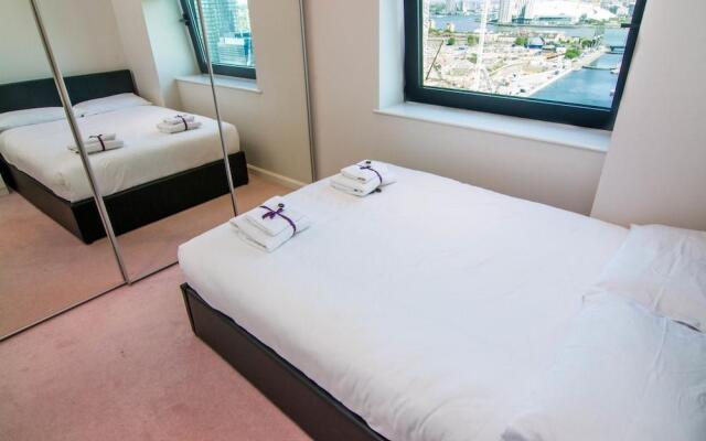 Canary Wharf - Corporate Riverside Apartments