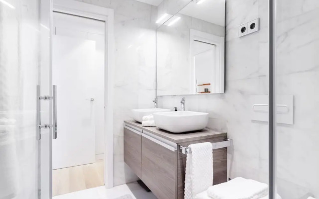 Velazquez Apartments by FlatSweetHome