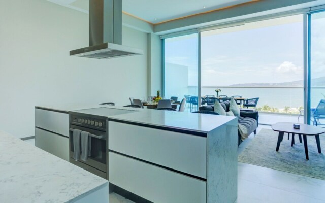 NEW Beachfront Marítima Condos 2 Pools