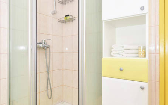 Apartment Sunce - in center with parking: A1 Omis, Riviera Omis