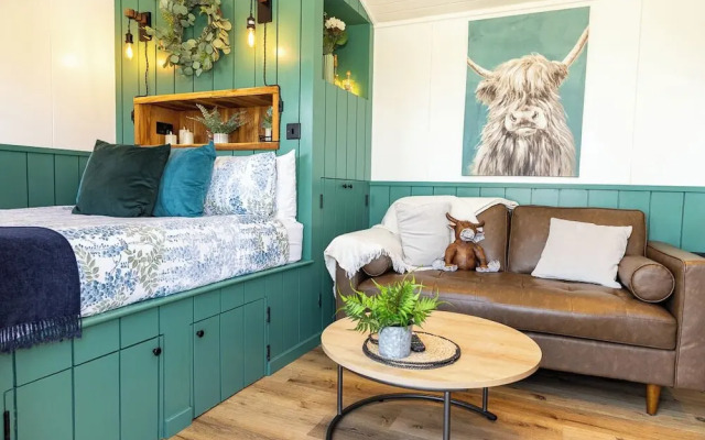 Willows Rest - 1 Bed Shepherd's Hut - Pentlepoir