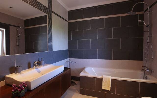 Outstanding Villa Very Well Located Near The Beach