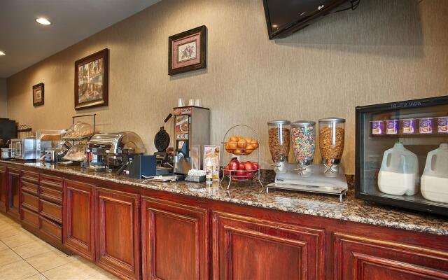 Best Western Lockhart Hotel & Suites