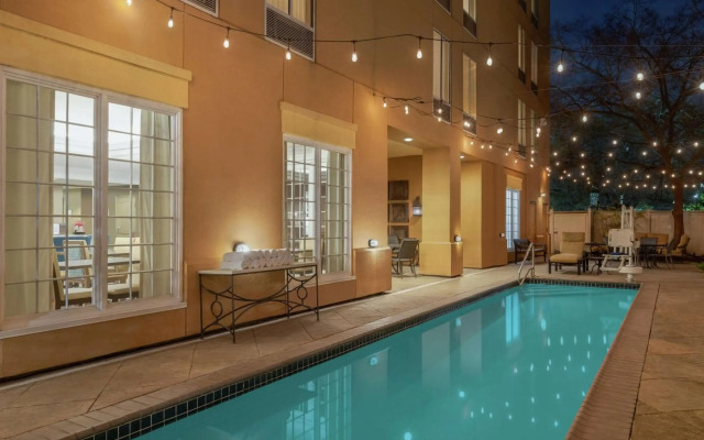 Hampton Inn New Orleans-St. Charles Ave./Garden District