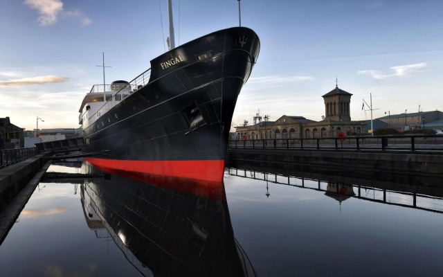 Fingal - A Luxury Floating Hotel