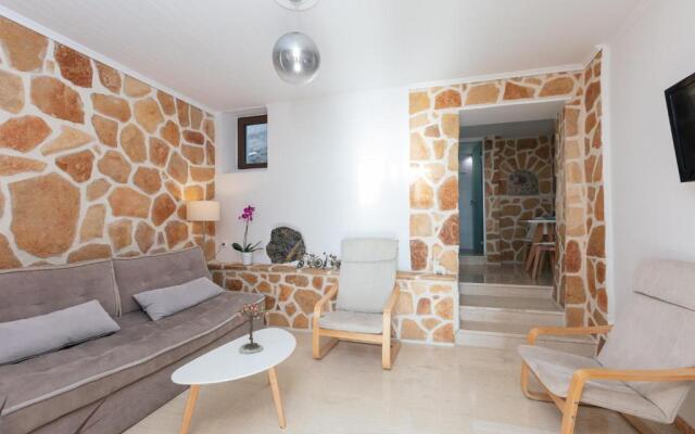 AnnaView Apartments & Suites