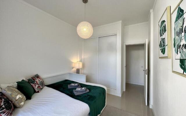 VILAMOURA PRESTIGE WITH POOL by HOMING