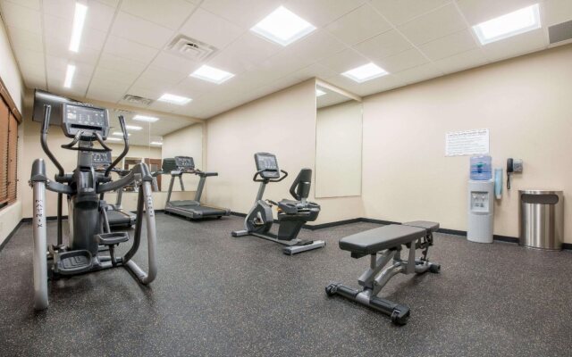 Hawthorn Suites by Wyndham Bridgeport/Clarksburg