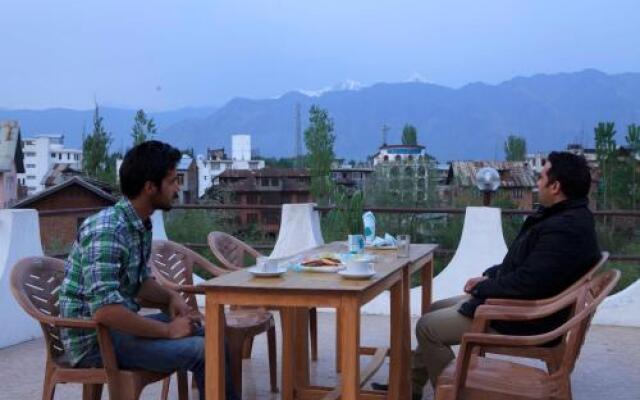 Hotel Kashmir Inn