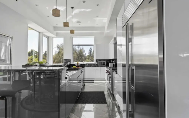 Luxe LA Escape w/ Pool, Views & Game Room Alta Vista Estate by Avantstay