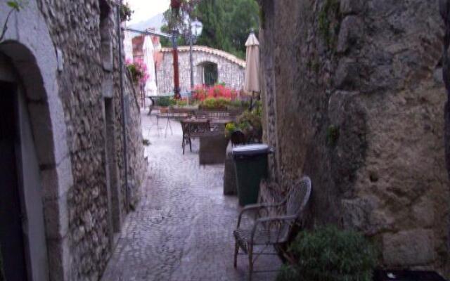 Al Piccolo Borgo Locanda Con Alloggio