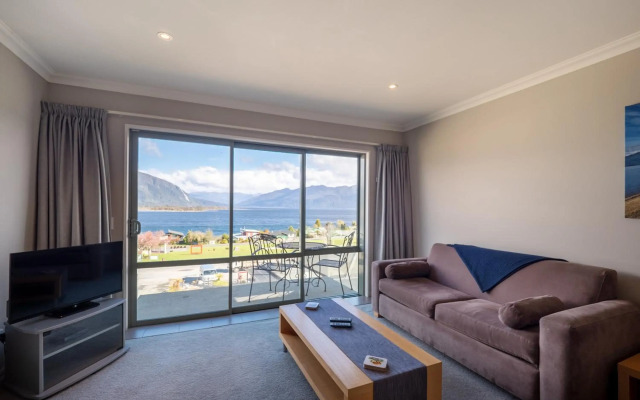 Hotel Lake Brunner