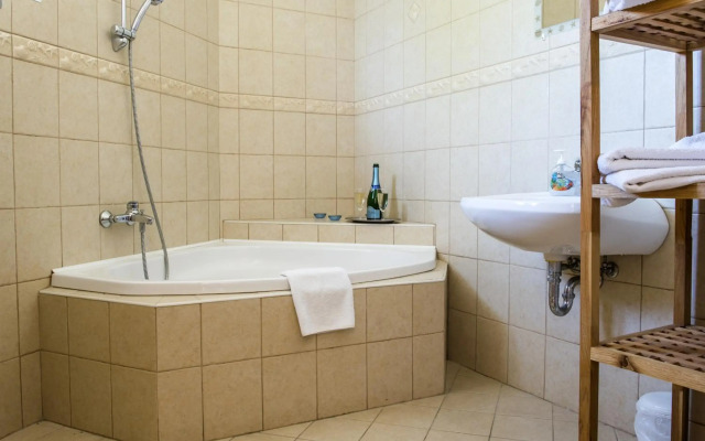Feng Shui Wellness Apartmanhaz Heviz