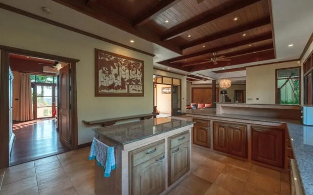 6BR Luxury Retreat in Layan Phuket V159