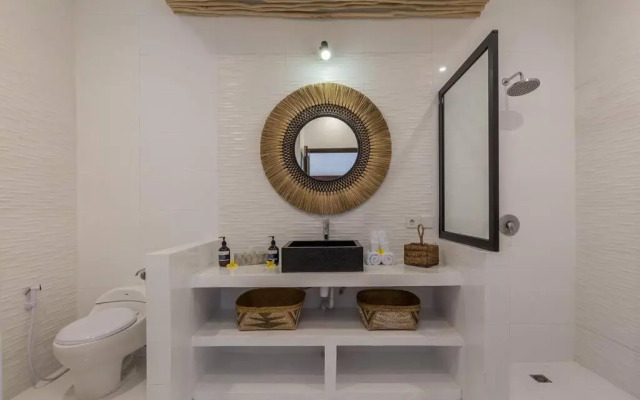 Oberoi new 4 bedr villa 5min walk from eat street&Beach