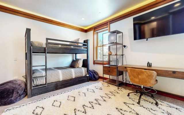 Obsidian Ski & Golf Villa 3 Bdr, Prime Location!
