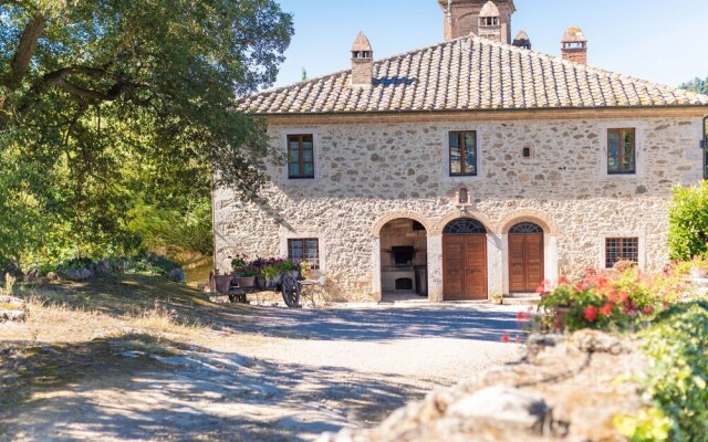 Secluded Apartment in Rapolano Terme with Garden