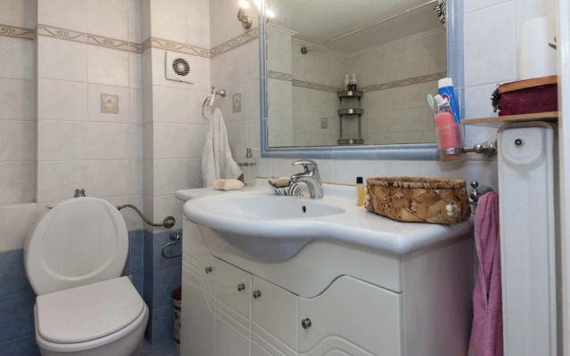 Urban Cosy 2 Bd Apt Near Metro w Balcony