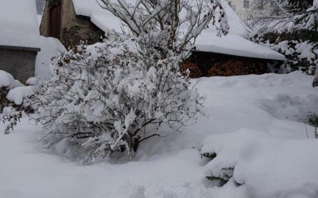 ST LARY-VIGNEC Charmant studio au calme
