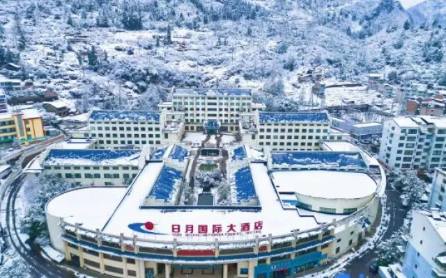 Sun And Moon International  Hotel (Zhenyuan Ancient Town Branch)