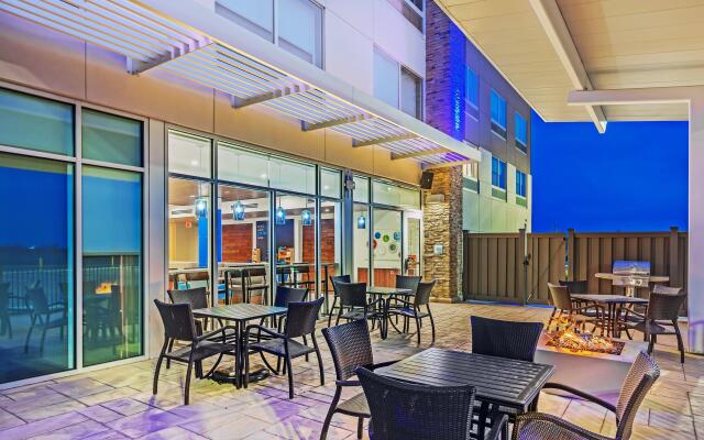 Holiday Inn Express & Suites Chanute by IHG