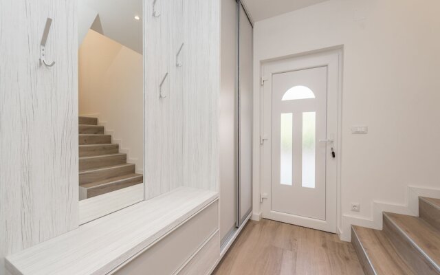 Modern Villa in Privlaka With Swimming Pool