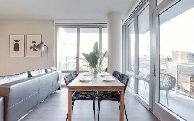 Stylish Apartment Steps from the Metro