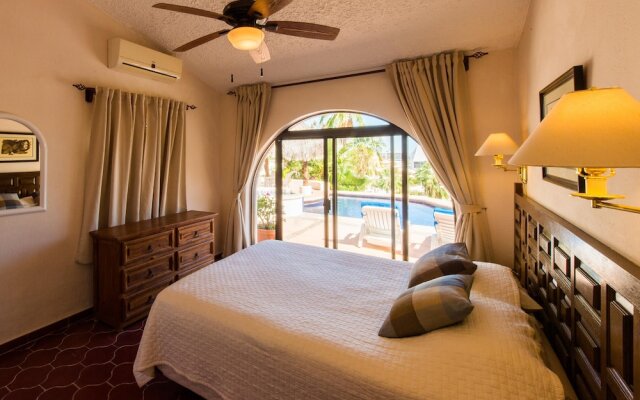Short Walk to Downtown&Beach from Villa Serrana
