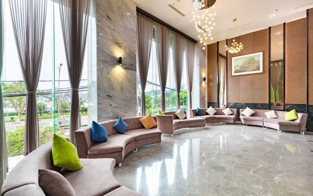 Cat Ba Paradise Hotel - Sky Bar & Massage