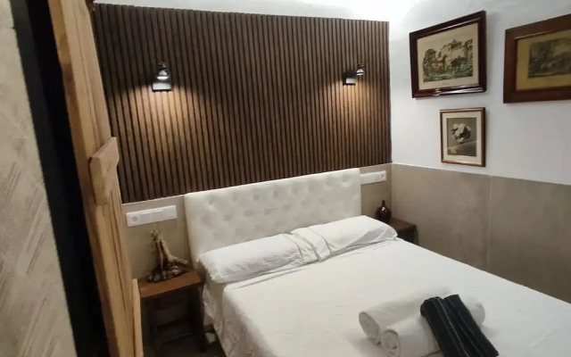 House with 9 private rooms