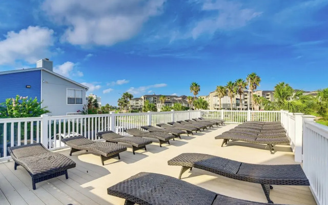 Balcony & Community Pool Deck: Condo in Galveston