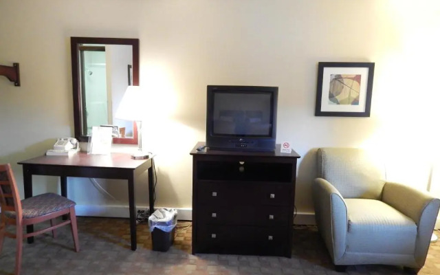 Super 8 White River Junction