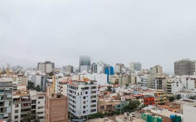 w Amazing 3BR With Balcony in Miraflores