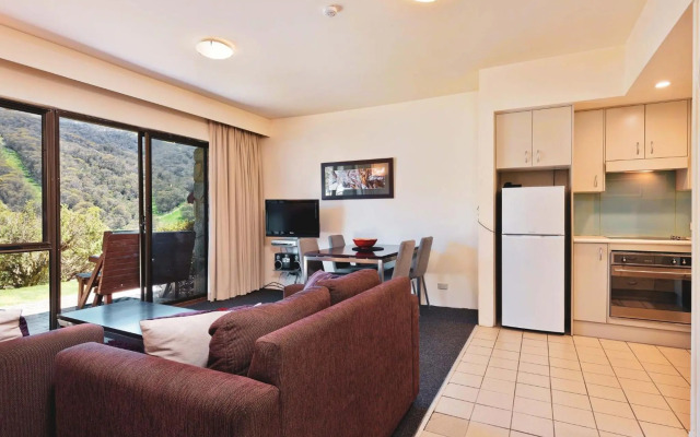 Lantern 1 Bedroom Garden Apartment with view