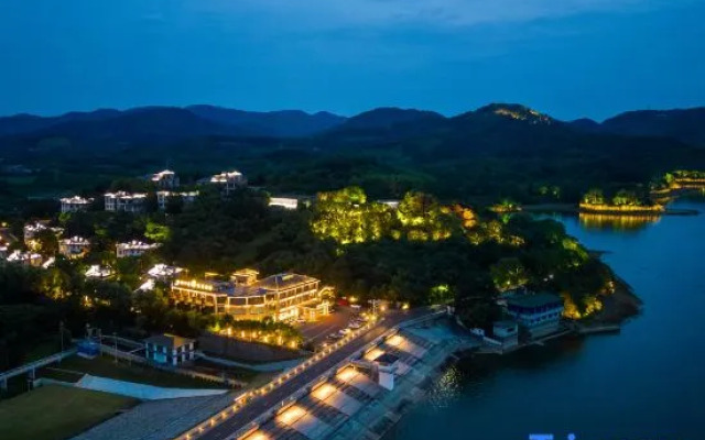 Tianmu Lake Yuhu Peninsula Hot Spring Hotel