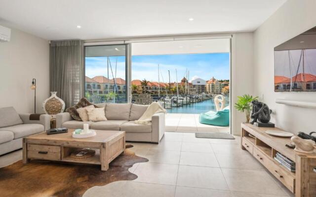 Tranquility Waters - Whangaparaoa Holiday Home
