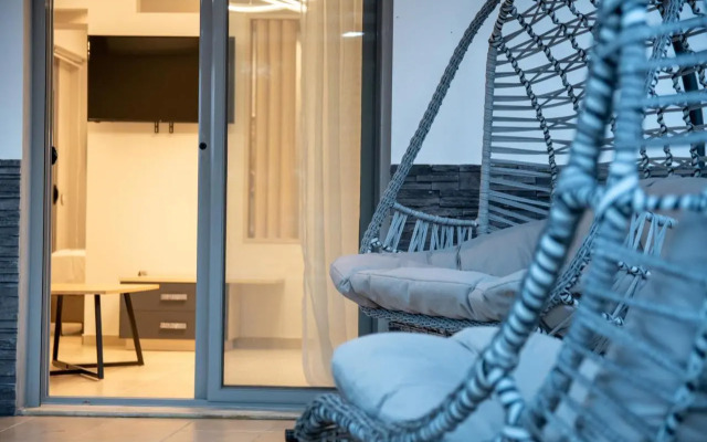 SithoniaRS Luxury Ground Floor Apartment With Private Garden