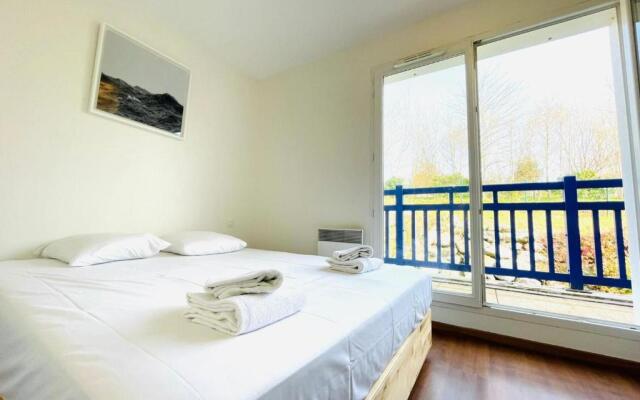 Spacious apartment with garden near the BEACHES