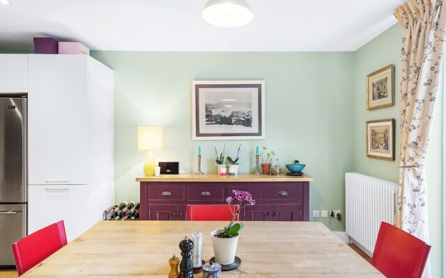 Colourful on Ormiston Grove