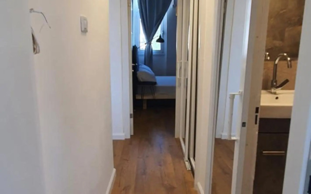 לוויס פלייס 1