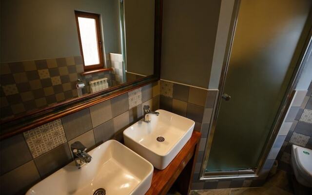 Mountain Road Hostel
