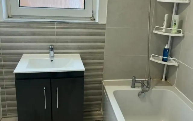 Albans Road Apartment - 4 Bedroom Luxury Stay